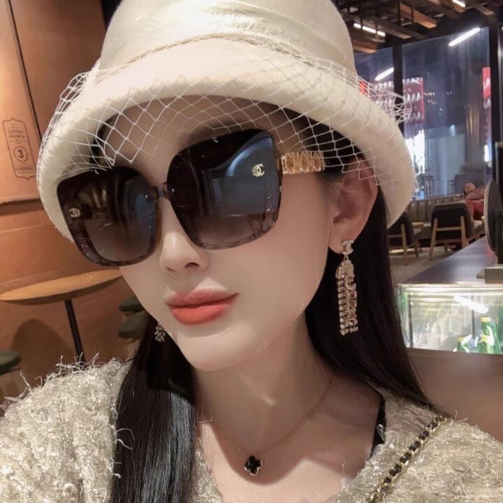 Luxury High-end Polarized Sunglasses Suitable For Driving And Travel With UV Protection Function, Suitable For Women's Outdoor Classic Fashion Gl