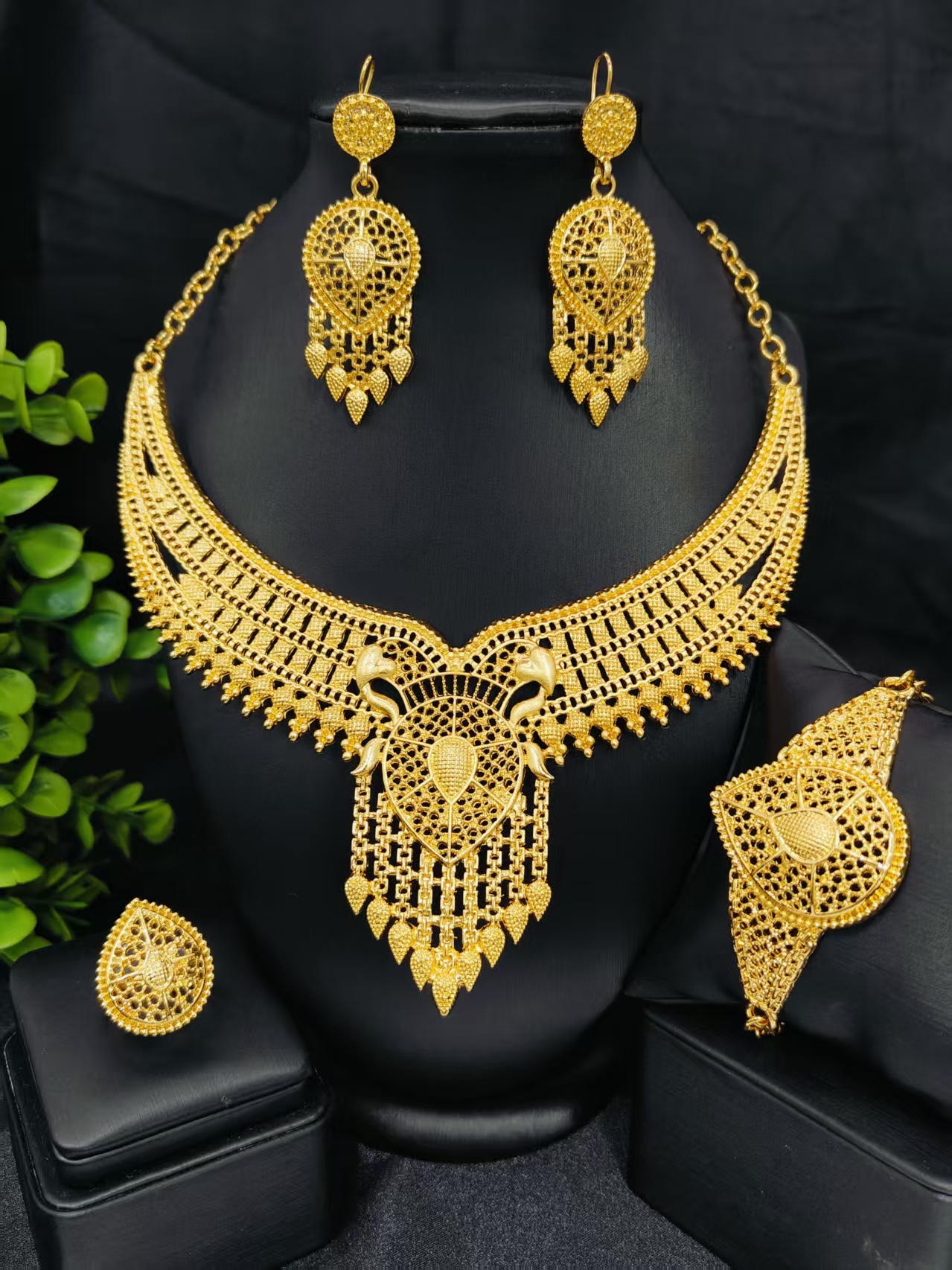 Dubai 24K Golden Plated Jewelry Set African Women's Banquet Wedding Necklace Set