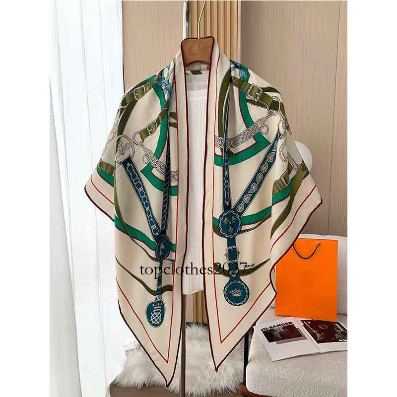 H Sciarpa Triangolare In Cashmere Di Seta Di Design Con Testa Di Briglia Equest…