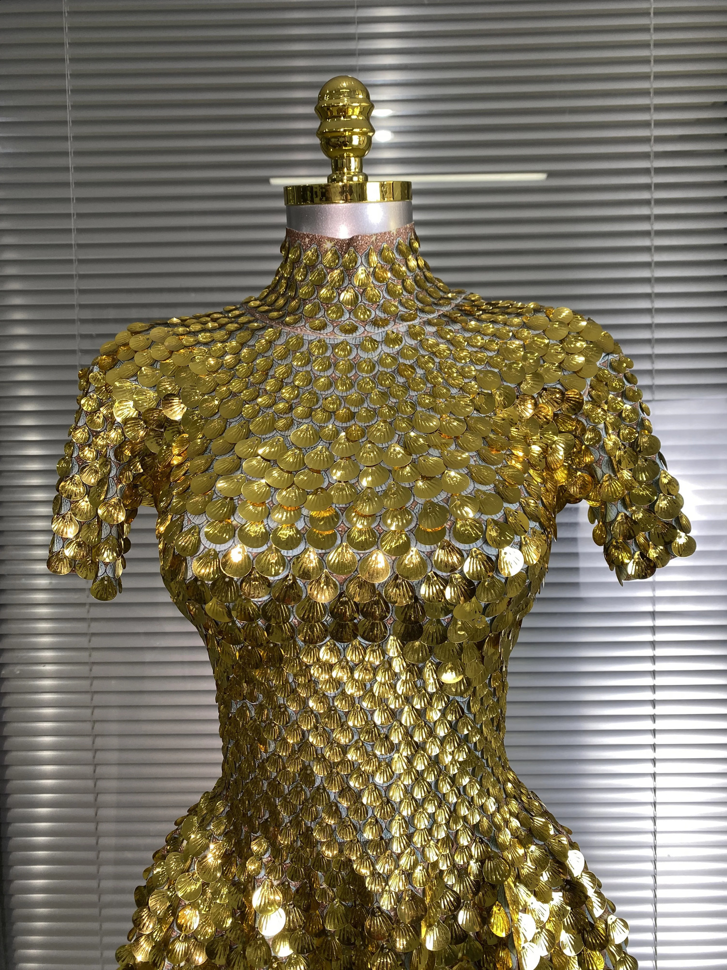 Women Sexy Short Sleeve Stretched Gold Silver Mini Dress Sparkly Sequins Performance Costume Stage Dancer Night Club Party 260625 - view 3