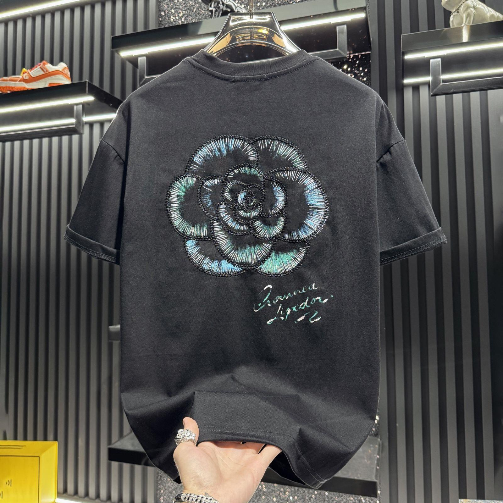 Luxury Brand Designer Men White Back Camellia Embroidery Script Letter Print Cotton Crew Neck Short Sleeve T shirt Summer Casual Streetwear Versatile 