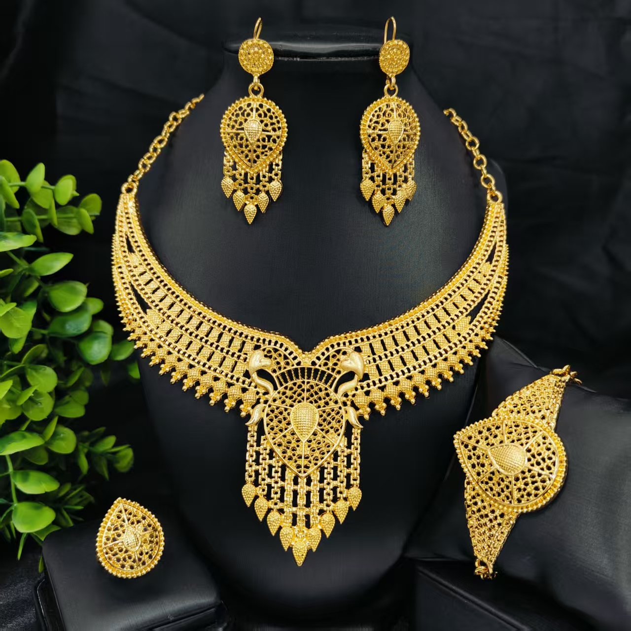 Dubai 24K Golden Plated Jewelry Set African Women's Banquet Wedding Necklace Set