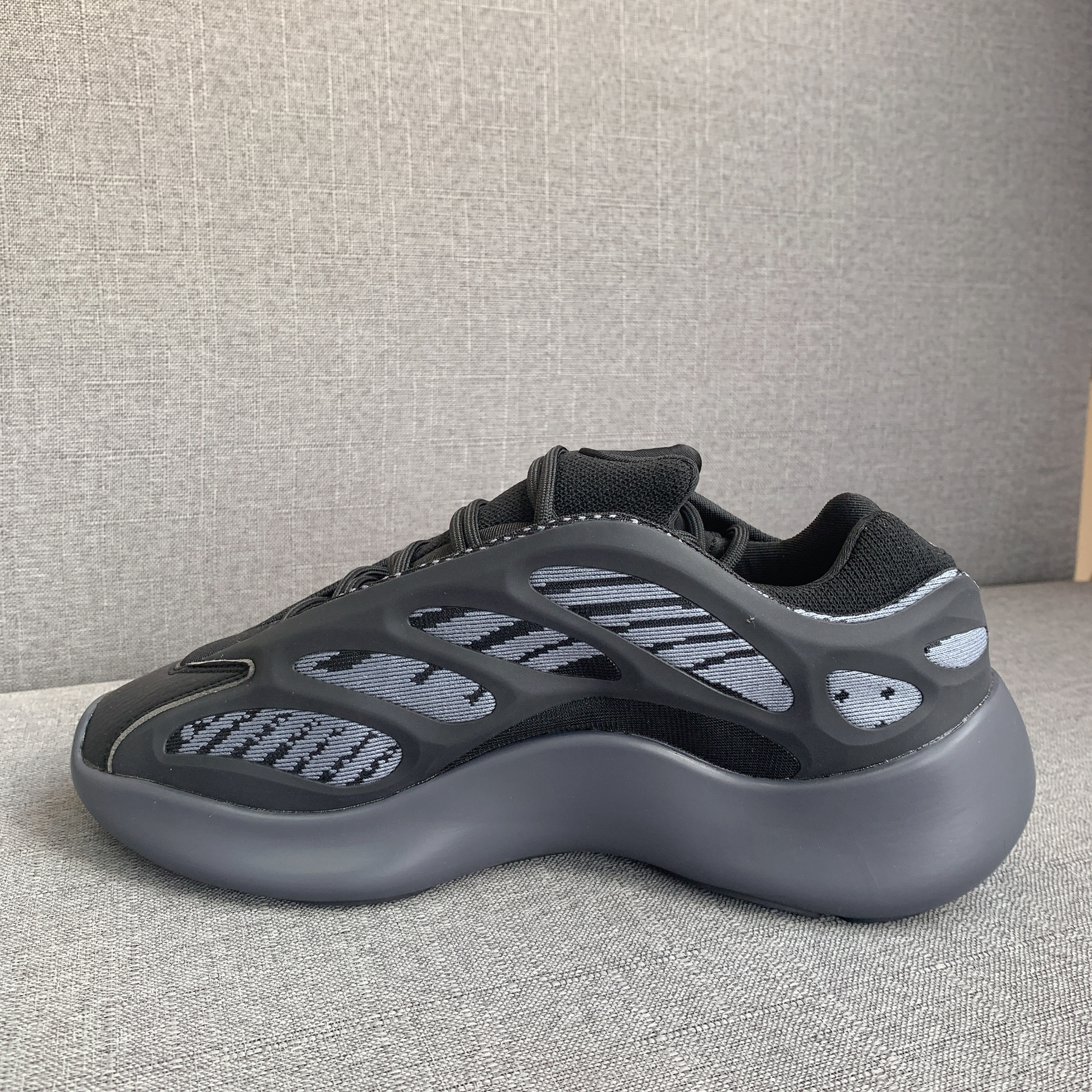 Luxury Running Shoes Fashionable and comfortable sports shoes soft and skin friendly lightweight and breathable trendy sports shoes Free shipping