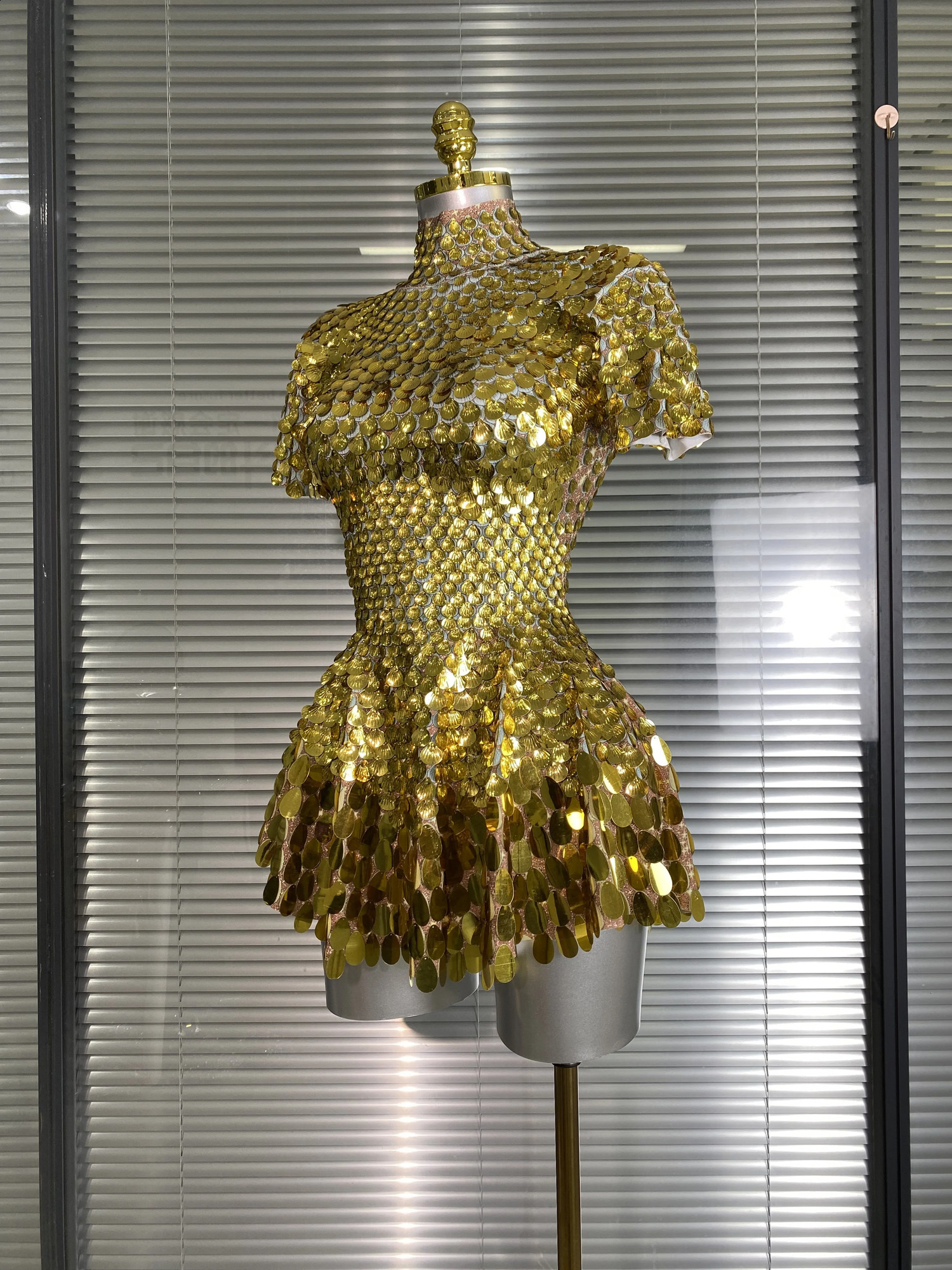 Women Sexy Short Sleeve Stretched Gold Silver Mini Dress Sparkly Sequins Performance Costume Stage Dancer Night Club Party 260625 - view 6