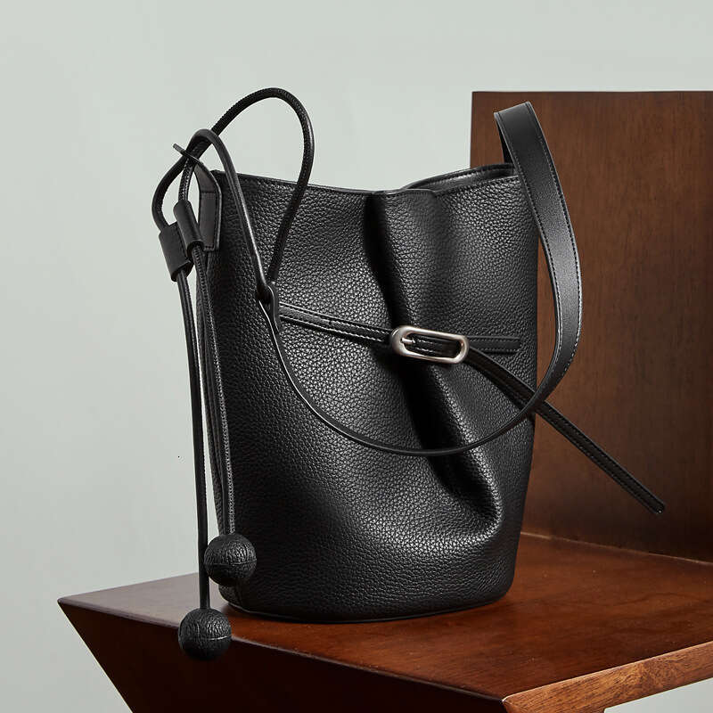 Foreign Trade Top Layer Cowhide Bucket Bag Niche Simple Style Large Capacity Versatile Single Shoulder Crossbody Women Bag SENYY
