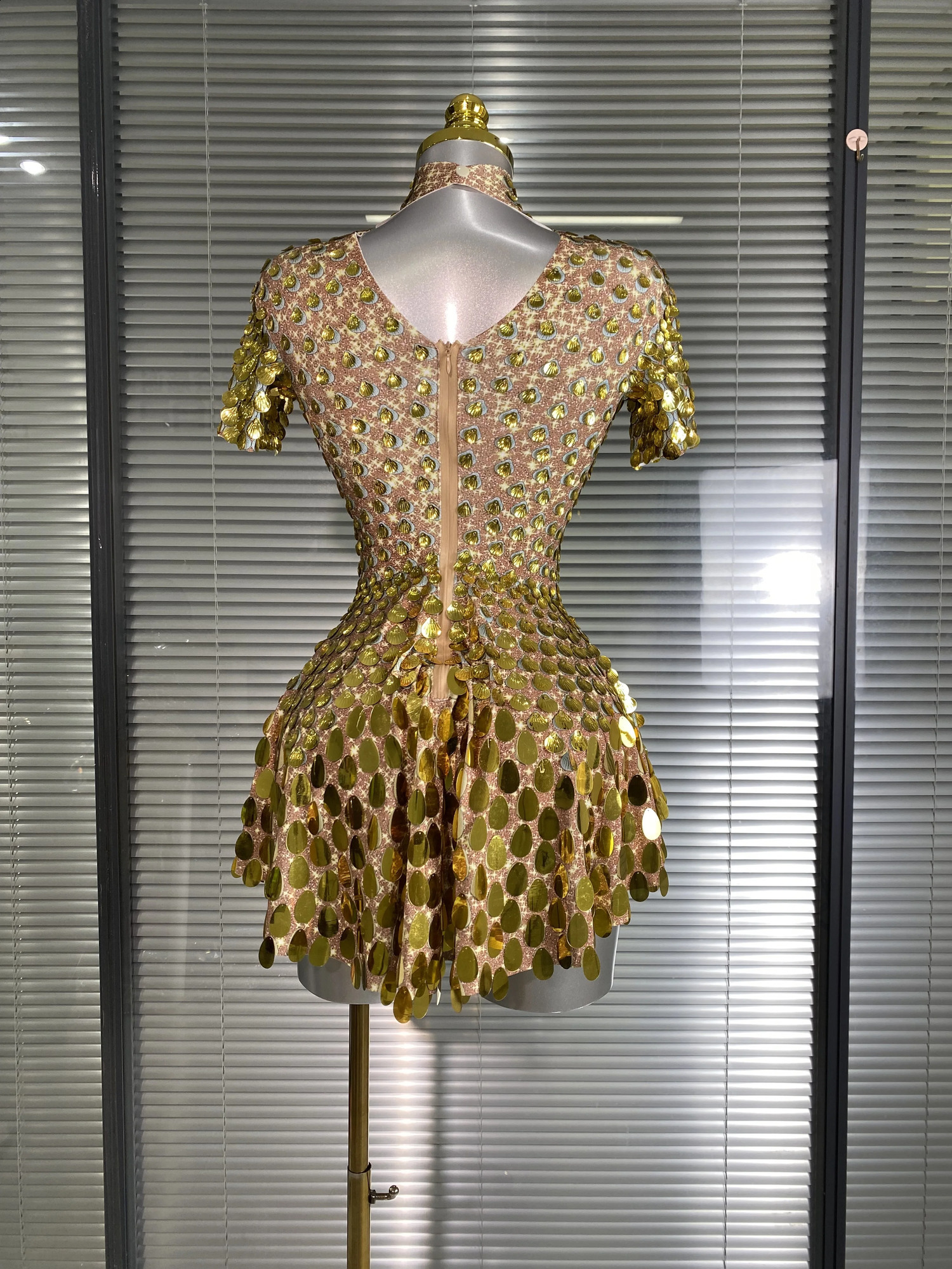 Women Sexy Short Sleeve Stretched Gold Silver Mini Dress Sparkly Sequins Performance Costume Stage Dancer Night Club Party 260625 - view 7