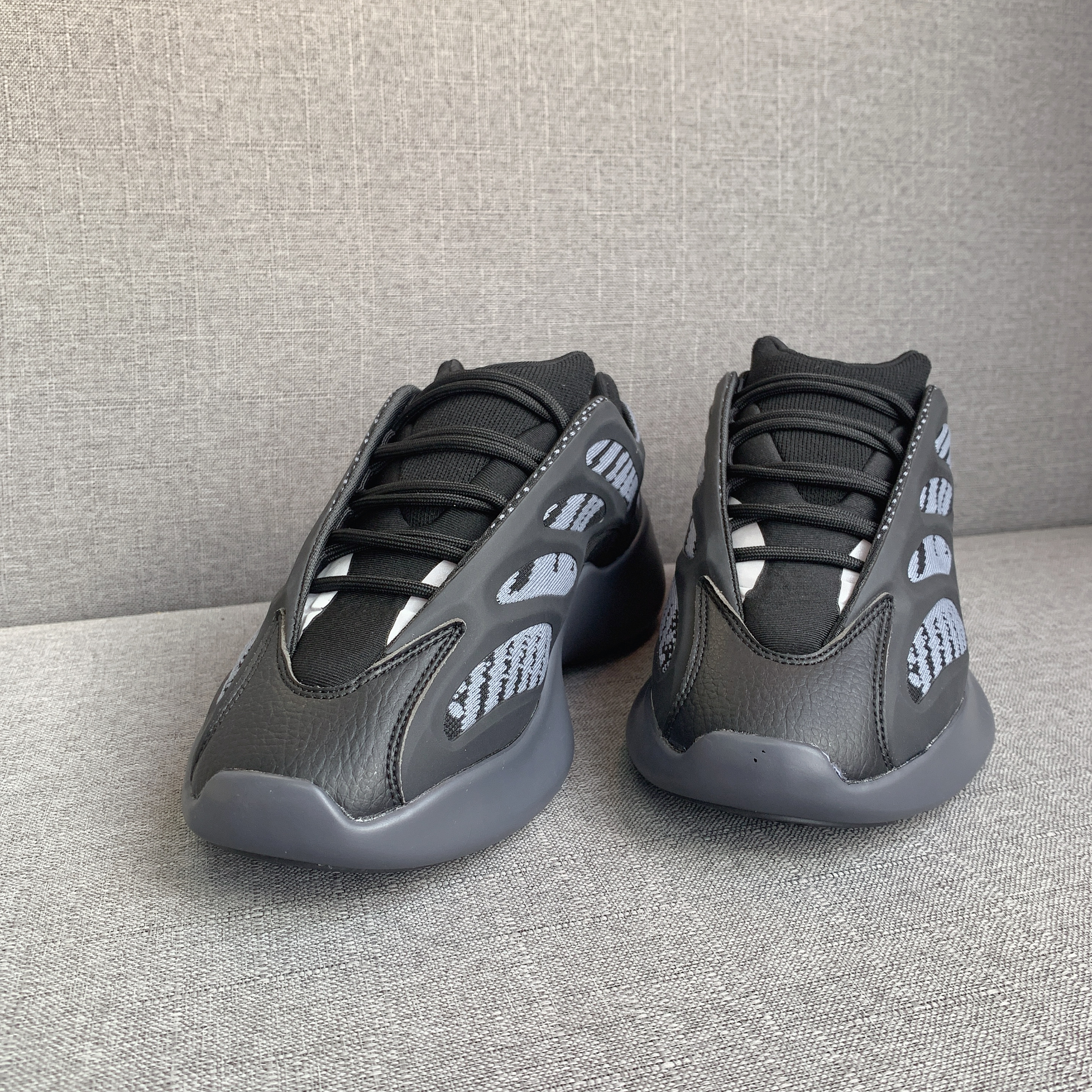 Luxury Running Shoes Fashionable and comfortable sports shoes soft and skin friendly lightweight and breathable trendy sports shoes Free shipping