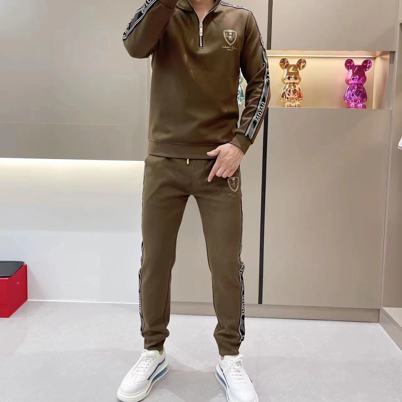 Luxury Brand Designer Men White Half Zip Stand Collar Side Tape Stripe Shield Embroidery 2 Piece Tracksuit Set 2026 Casual Athletic Versatile Daily We