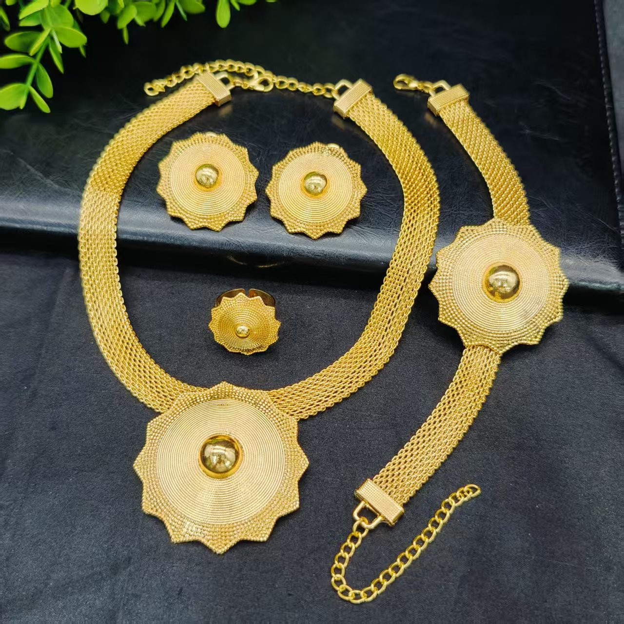 Dubai 2024 Gold Color Necklace Bracelet Jewelry Set For Women Ethiopian Arabic Charm Necklace Choker Set Wedding Gifts