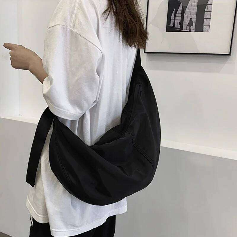 Oxford cloth dumpling for women, trendy and cool couple, lazy style crossbody large capacity student class shoulder bag