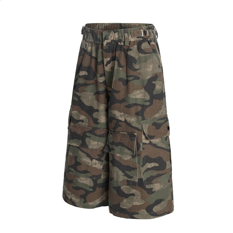 Multi-pocket White Camouflage Cargo Shorts Loose Wide-leg Calf-length Pants 240806