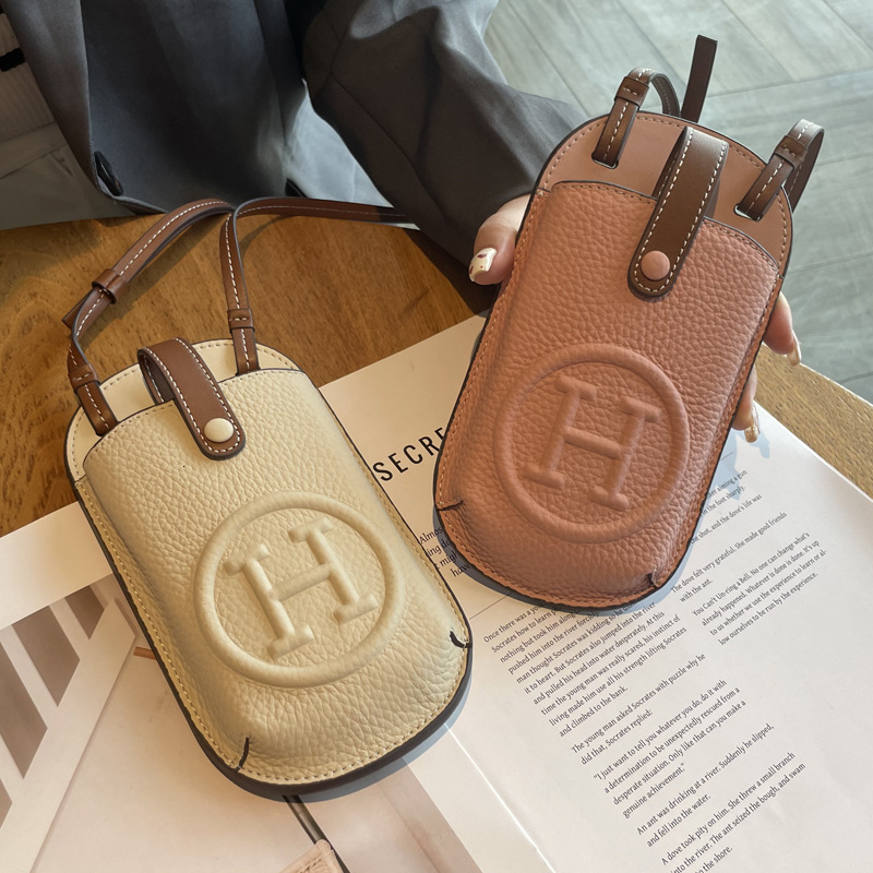 2026 popular women's phone new fashionable and super trendy crossbody bag, stylish small bag for mobile phones, genuine cowhide leather