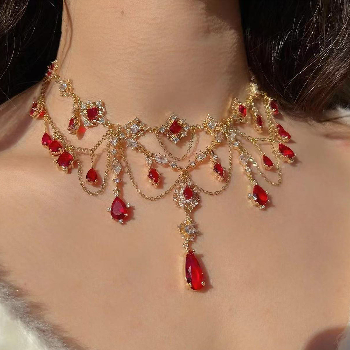 Gothic necklace wholesale, heavy industry tassel red gemstone pendant, high-end retro French layered collarbone chain for women