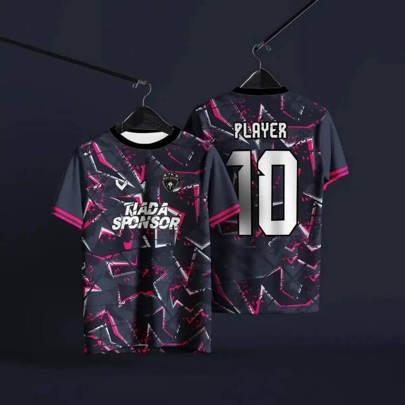 Unisex retro style football shirt. Oversized fit, short sleeves, breathable mesh fabric. Casual hip-hop style. Suitable game days, street photography,