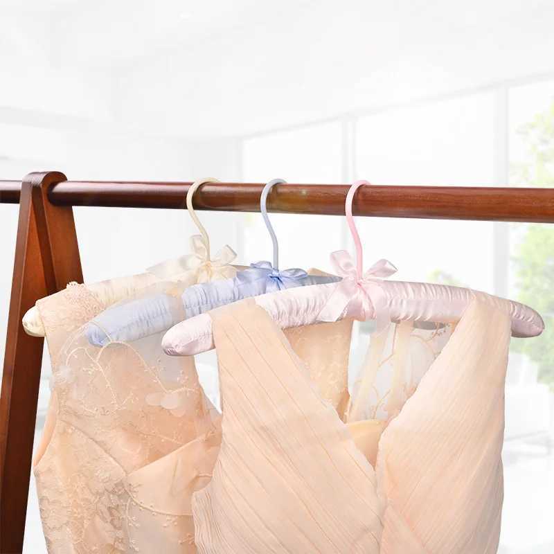 1PC Satin Padded Hanger Silk Wrapped Clothes Hanger Clothes Hanging Silver Hook Sponge Hangers Clothes Shop Display Hangers C260520