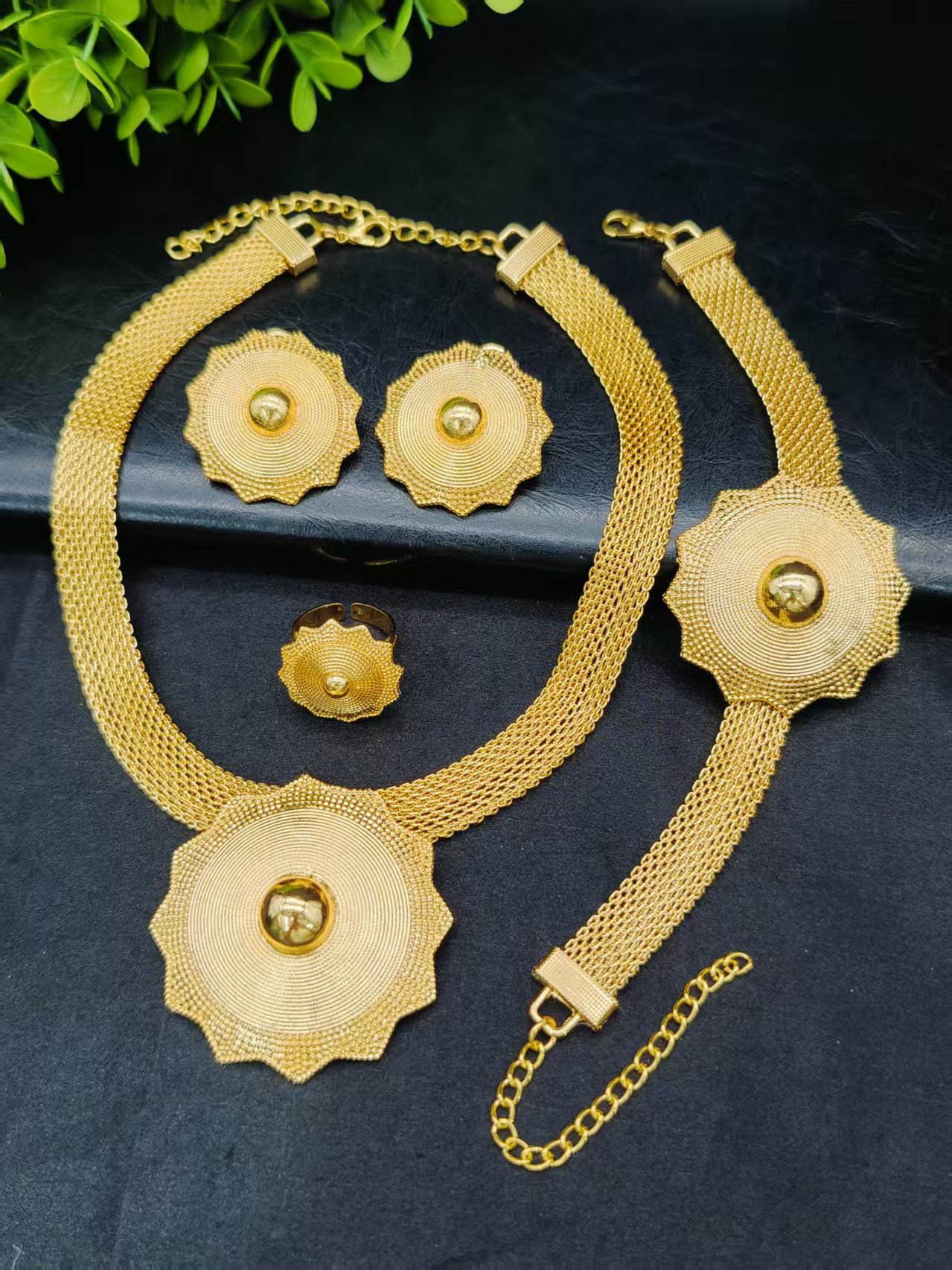 Dubai 2024 Gold Color Necklace Bracelet Jewelry Set For Women Ethiopian Arabic Charm Necklace Choker Set Wedding Gifts