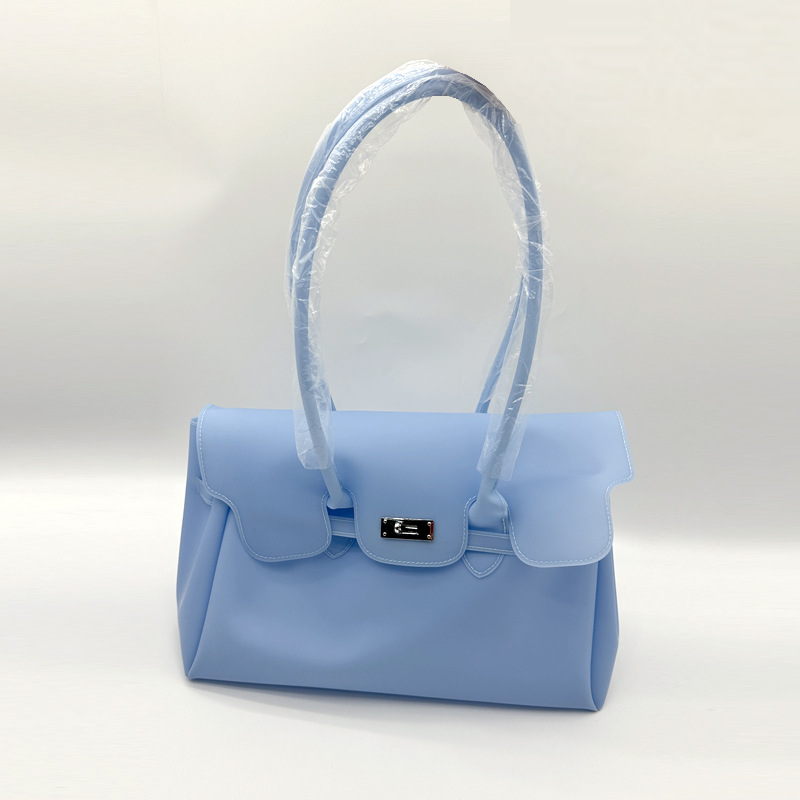 2026 new The same style of jelly bag a commuting tote bag for summer a fashionable transparent large-capacity underarm bag