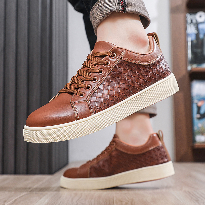 Spring New Style Men'S Plate Shoes Low Top Lace-Up Flat Light Fashion Soft Soled Men'S Shoes Plaid Trend Casual Single Shoes 2026s hot