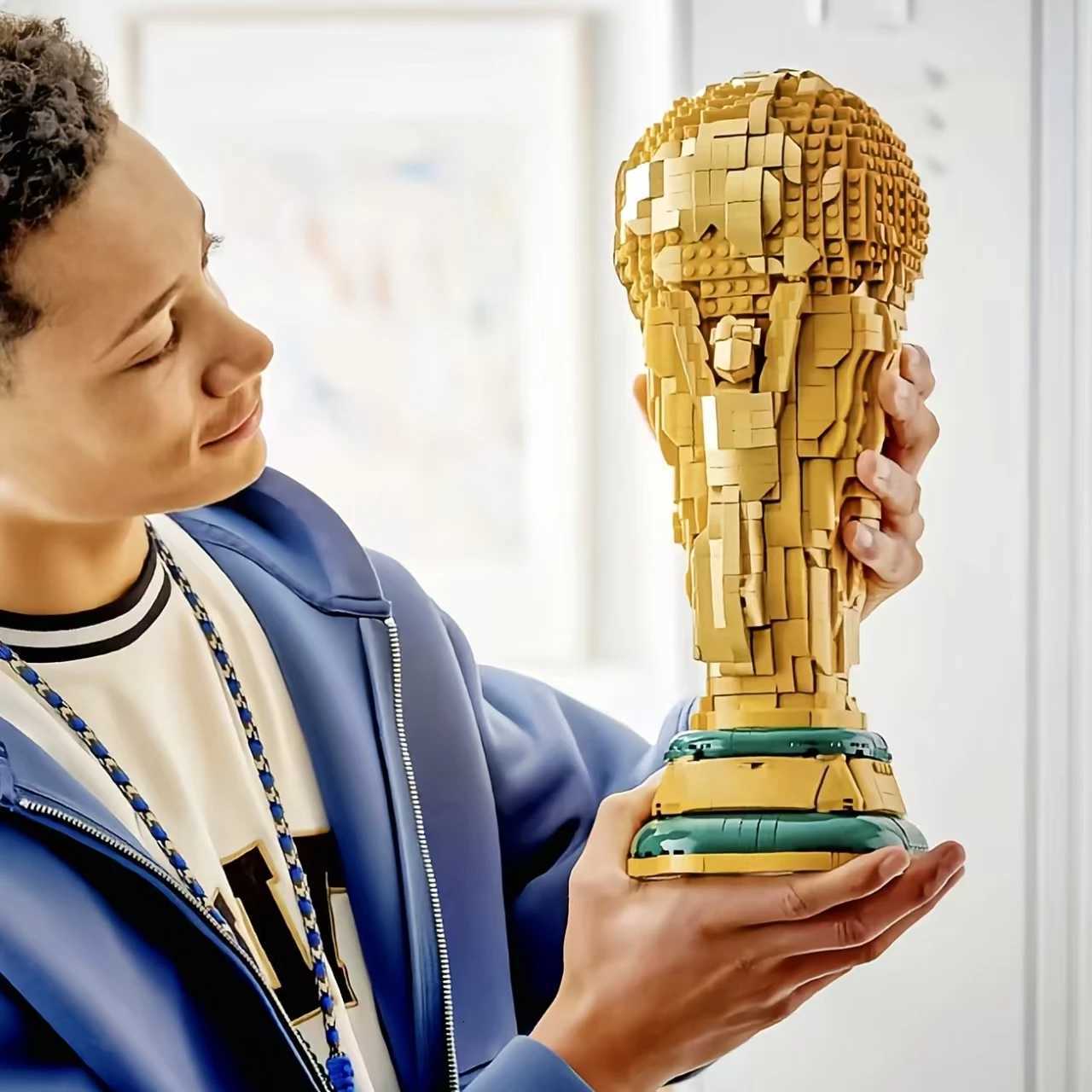 New 2842pcs Golden Football Champion Trophy Souvenir Cup Trophy Replica 43020 Desktop Decor Building Block Toy For Birthday GiftT260521