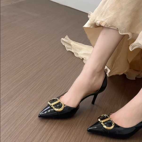 Women's side open style. Leather upper. One-piece design. Suitable for summer. Breathable and odor-free.J260521