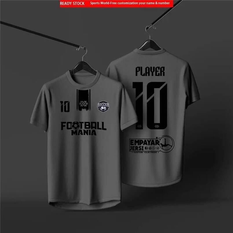 Minimalist shirt INS style, simple color tones. Clean, slim-fit design. Short-sleeved football shirt, soft breathable. Unisex style. Versatile look. S