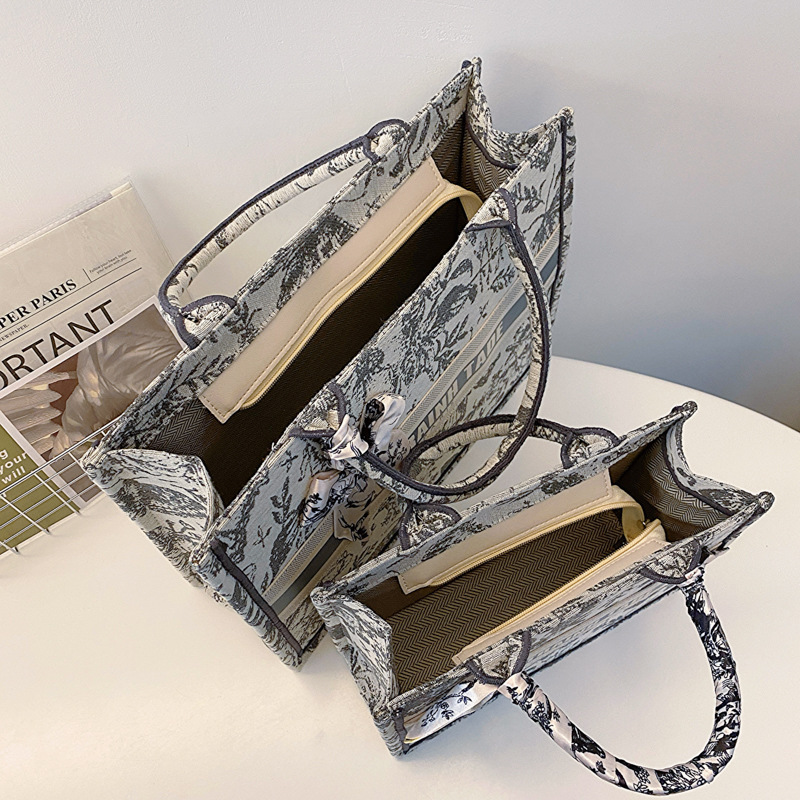 Designer Bag 2026 New Fashion Spring Vintage Printed Computer Tote Bag Versatile Embroidered Small Square Handbag