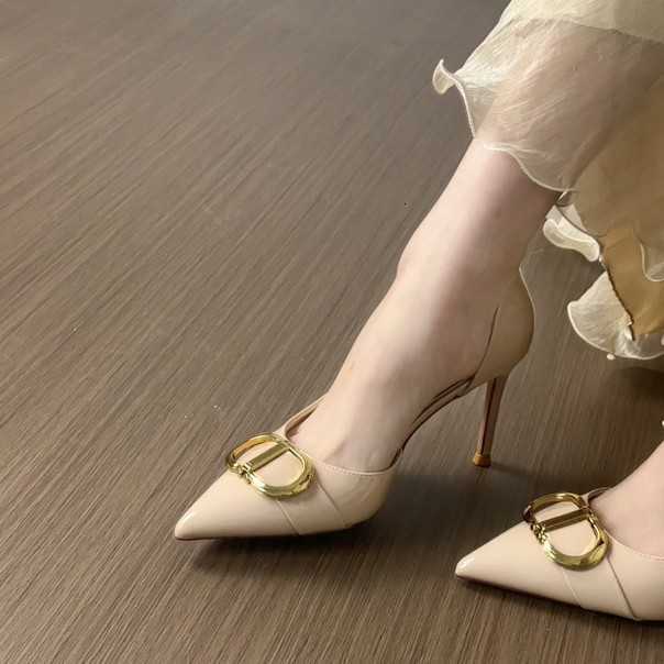 Women's side open style. Leather upper. One-piece design. Suitable for summer. Breathable and odor-free.J260521