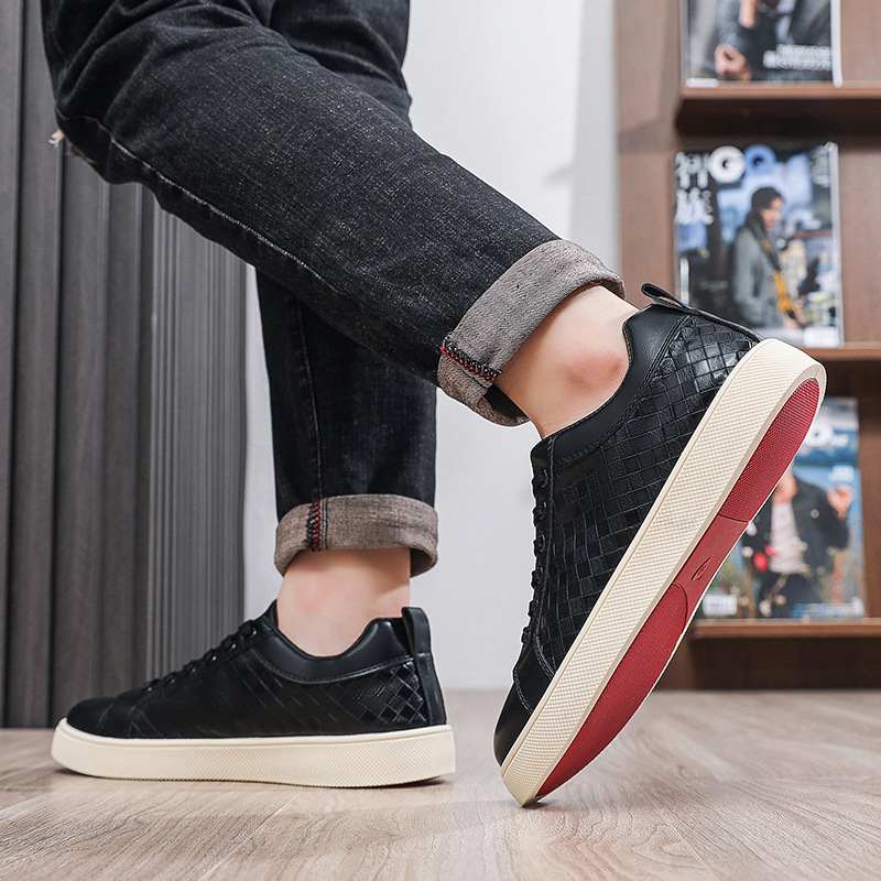 Spring New Style Men'S Plate Shoes Low Top Lace-Up Flat Light Fashion Soft Soled Men'S Shoes Plaid Trend Casual Single Shoes 2026s hot