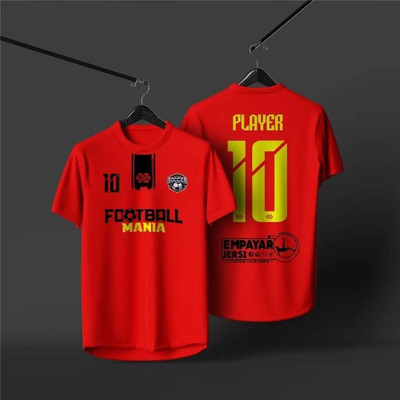 Minimalist shirt INS style, simple color tones. Clean, slim-fit design. Short-sleeved football shirt, soft breathable. Unisex style. Versatile look. S