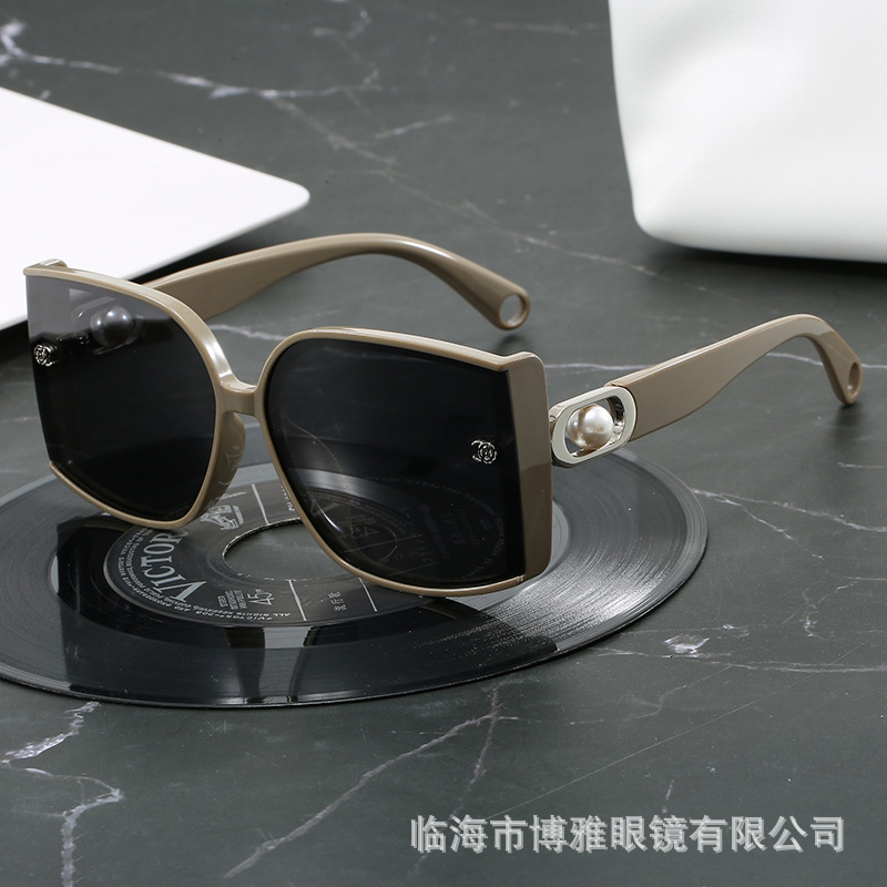 Luxury Brand Designer 2026 New Womens Polarized Sunglasses Oversized Square in Lavender with Pearl Decor & CC Logo UV400 Anti-UV Streetwear Shades for