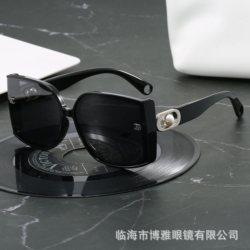 Luxury Brand Designer 2026 New Womens Polarized Sunglasses Oversized Square in Lavender with Pearl Decor & CC Logo UV400 Anti-UV Streetwear Shades for
