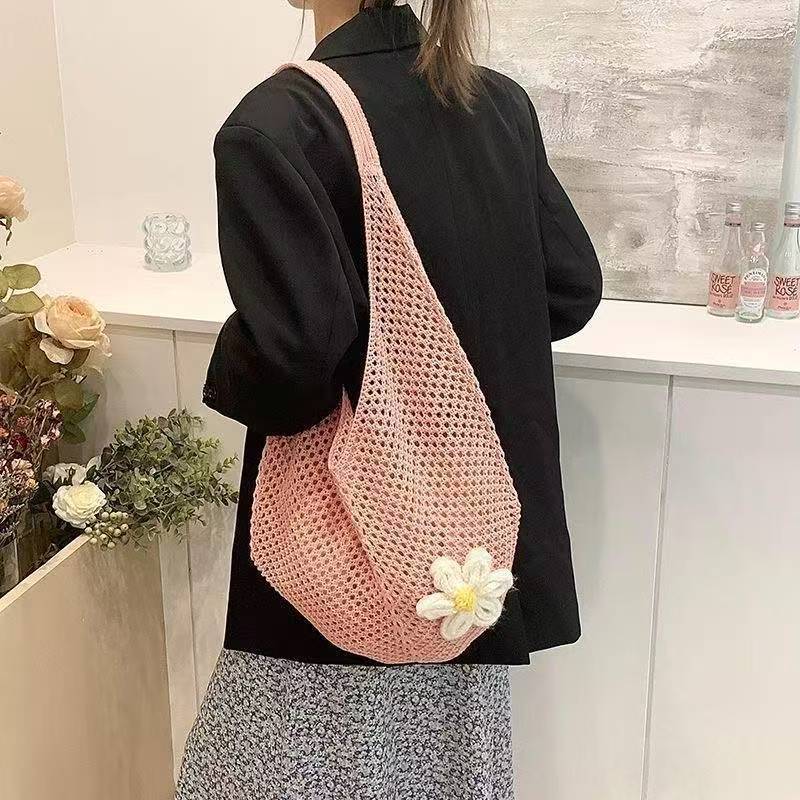 Large-capacity woven bag womens shoulder underarm bag for summer seaside leisure and vacation beach bag woven dumpling bag