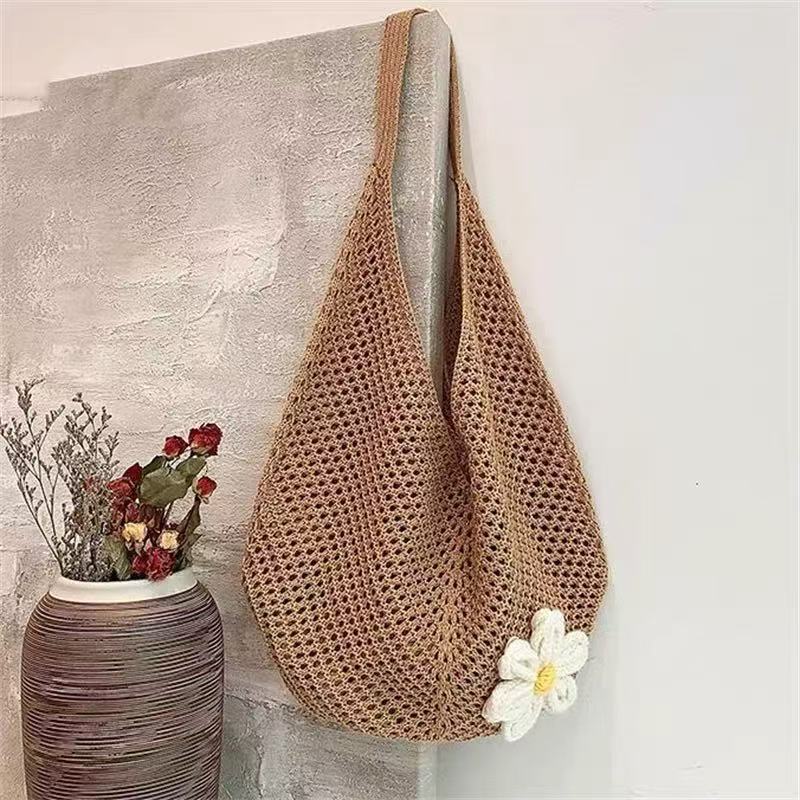 Large-capacity woven bag womens shoulder underarm bag for summer seaside leisure and vacation beach bag woven dumpling bag