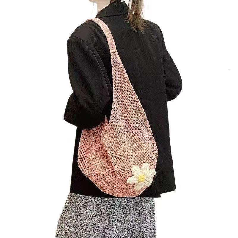 Large-capacity woven bag womens shoulder underarm bag for summer seaside leisure and vacation beach bag woven dumpling bag