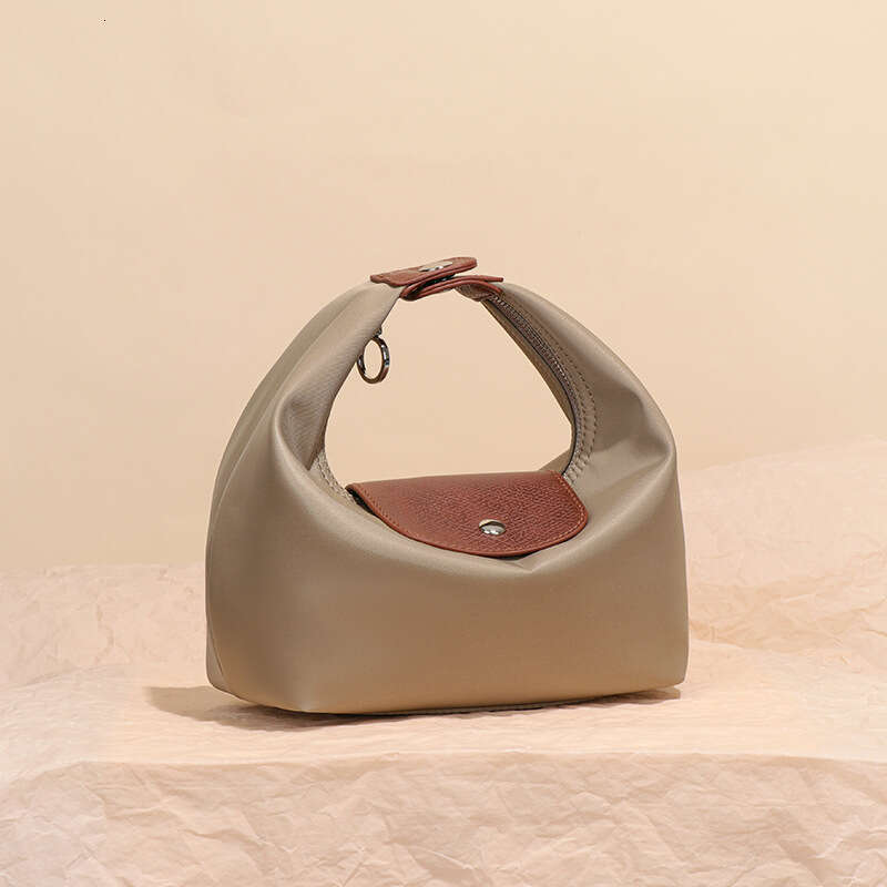 New nylon hand-carried lunch simple, stylish, casual dumpling bag, waterproof and practical shoulder/crossbody bag with flip cover