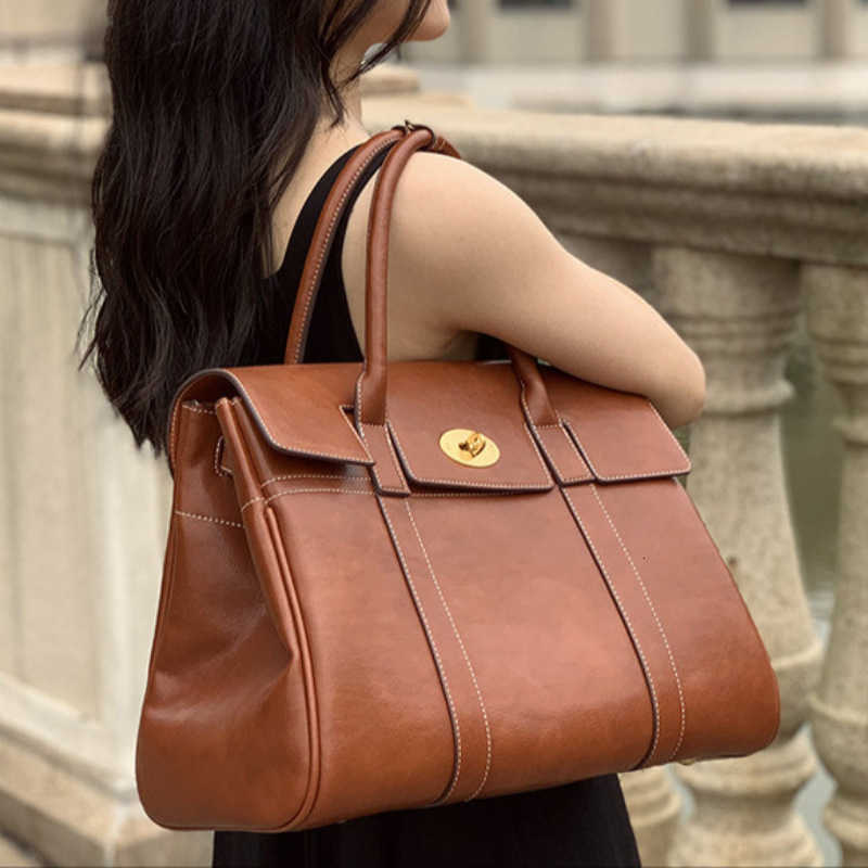 New trendy soft leather tote bag with oil-wax finish for comfortable commuting, large capacity, hand-held, single shoulder strap, crossbody design H26