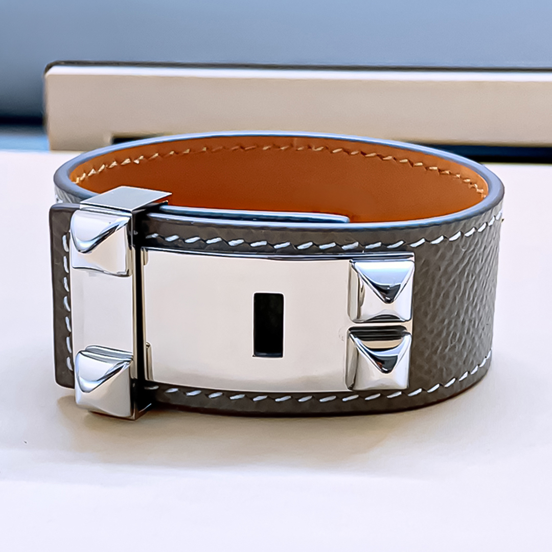 Designer Bracelet for Women Stainless Steel 18K Gold Plated Bangle Leather Bangles Luxury Jewlery Designer for Women Elegant Premium Free Shipping Buy One Get One