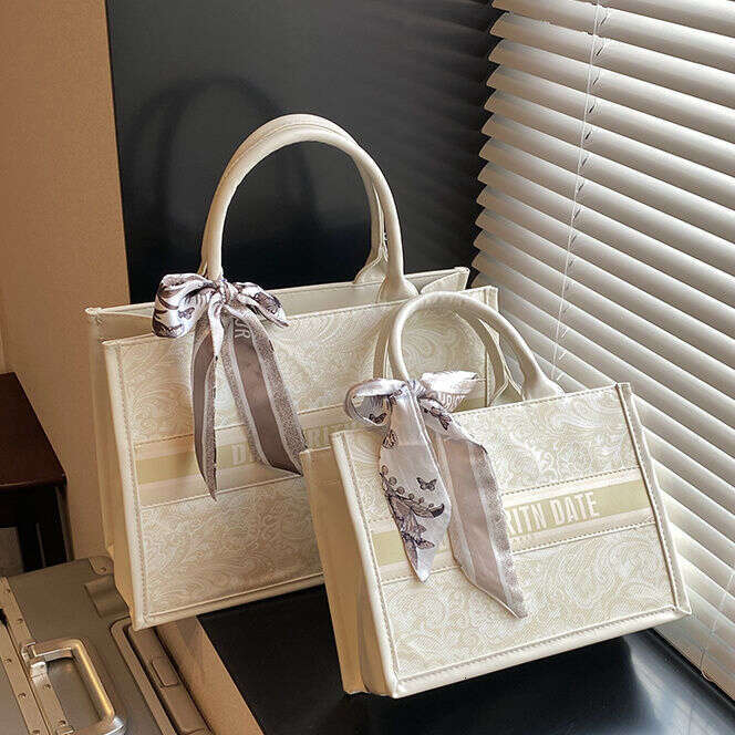 Exquisite Tote with Hard Bottom, 3D Handbag for Women, New Underarm Shoulder Bag, Commuter College Student Lunch Box Bag