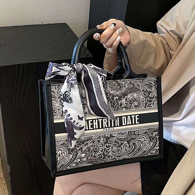 Exquisite Tote with Hard Bottom, 3D Handbag for Women, New Underarm Shoulder Bag, Commuter College Student Lunch Box Bag