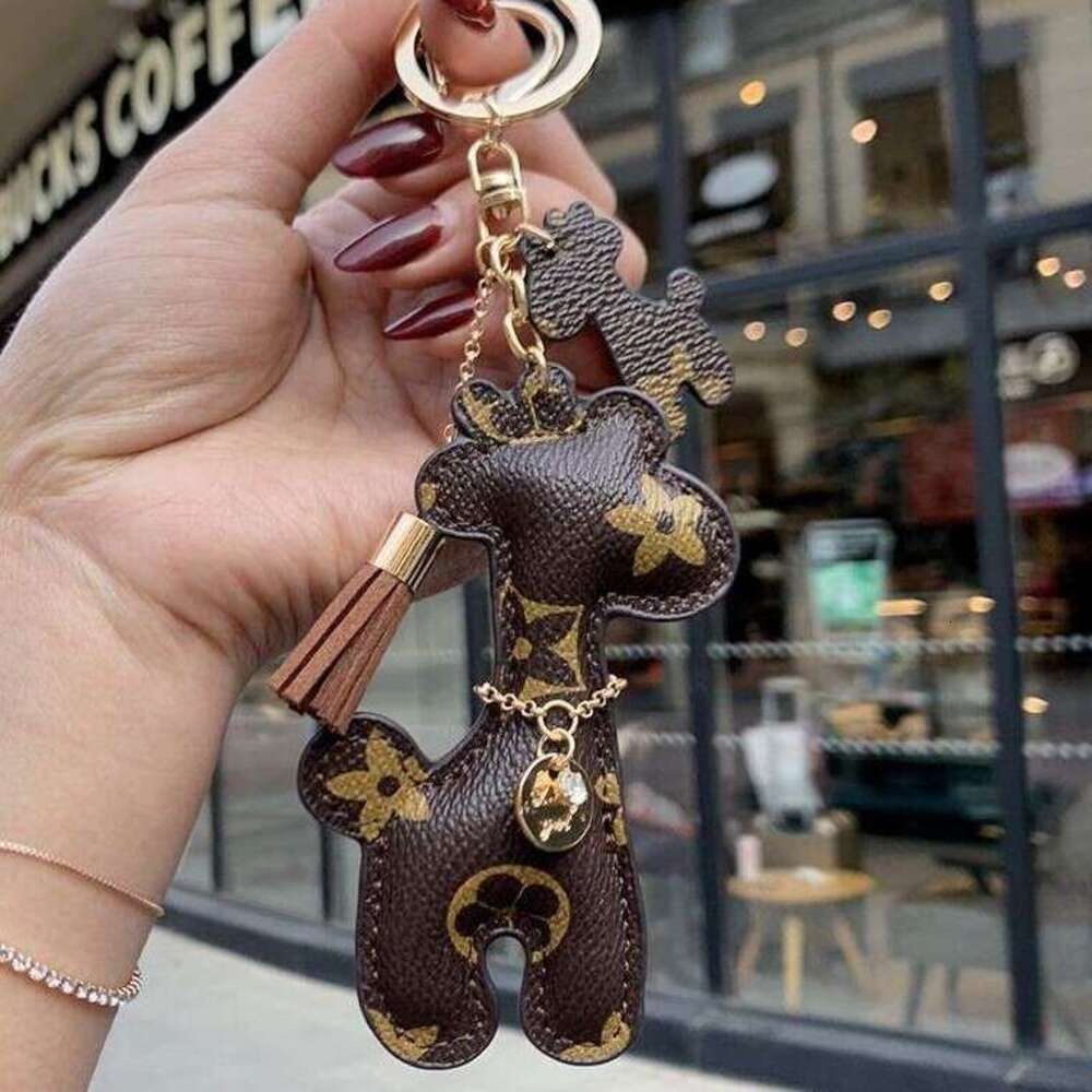 designer Keychain Bag Charm Checkered Giraffe Leather Pendant with Fur Ball Tassel Retro Accessory for Couples Gifting