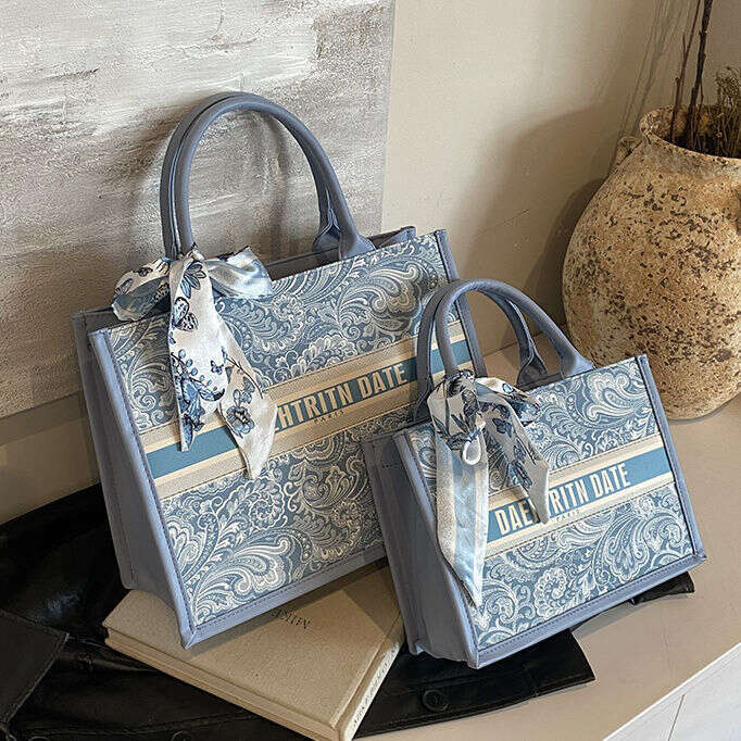Exquisite Tote with Hard Bottom, 3D Handbag for Women, New Underarm Shoulder Bag, Commuter College Student Lunch Box Bag