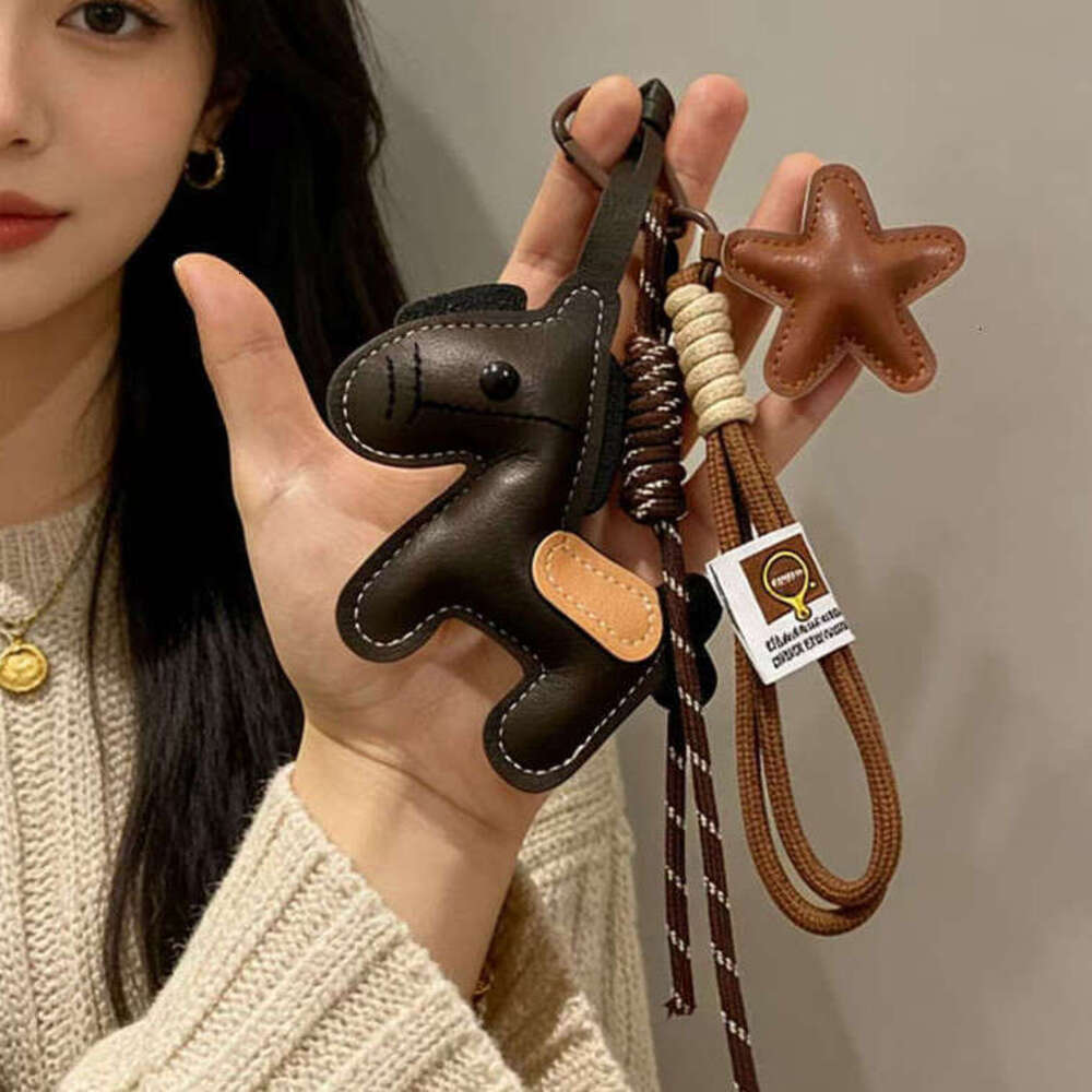 designer Luxury Bag Charm Designer Keychain Camellia Flower Crystal Paved Tassel Bell Pendant Fashion Accessory For Handbag