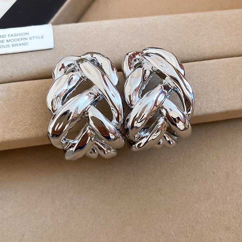European and American style metal hollow-out Fried Dough Twists chain C-shaped earrings fashionable temperament ear jewelry - view 7