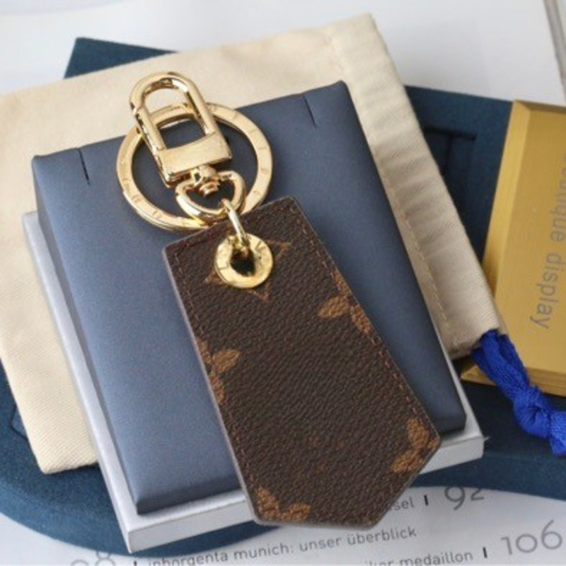 Fashion luxury Key Buckle Car Keychain Handmade Leather Keychains Men Women Bag Pendant Accessories