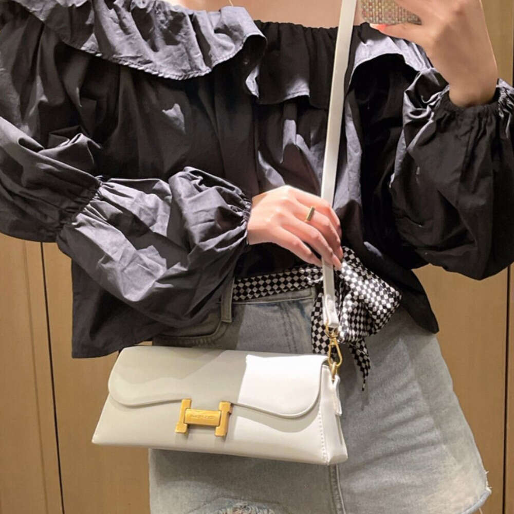New Arrival Mini Flap Crossbody Bag, Women's Oil Wax Leather Handbag with Detachable Chain Strap, Fits Phone & Daily Essentials