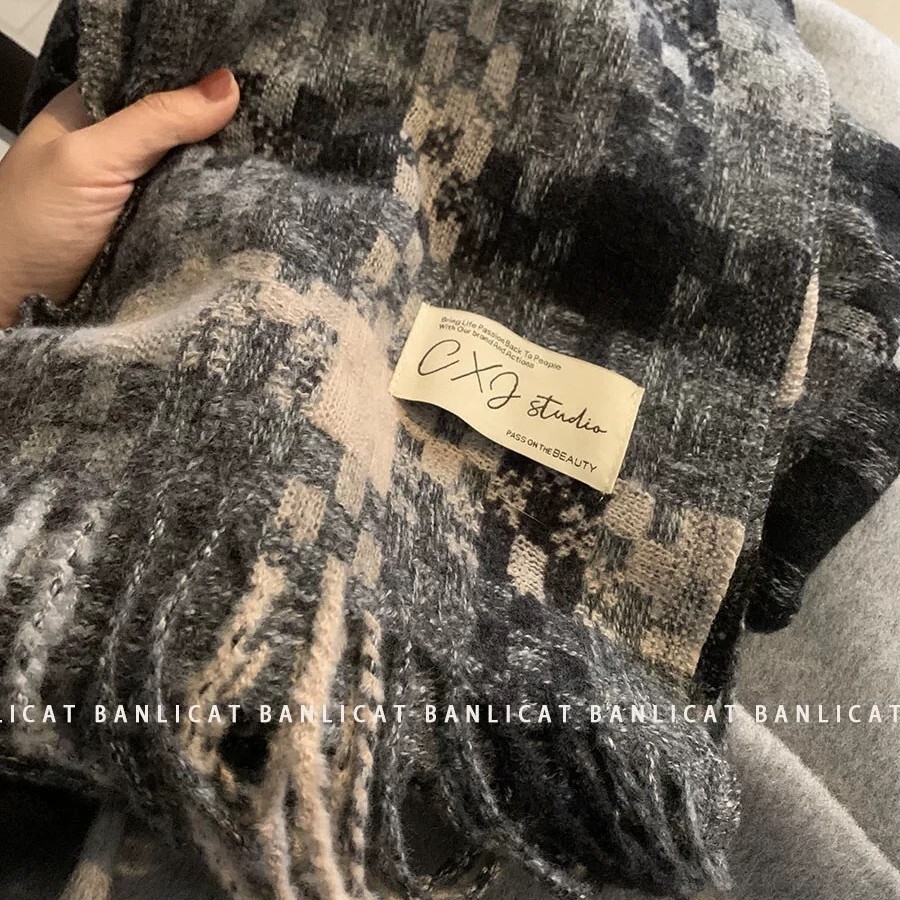 Luxury Brand Designer Womens Winter Plaid Scarf Thick Warm Tassel Long Shawl Couple Scarves Cozy Soft Stylish Fashion Cold Weather Neck Warmer Wrap St
