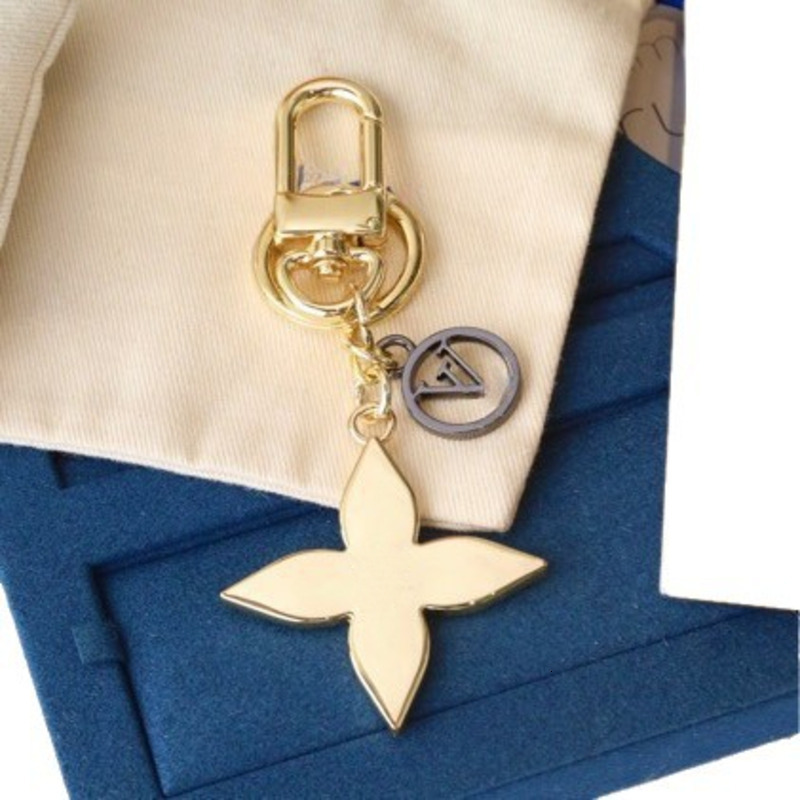 Fashion luxury Key Buckle Car Keychain Handmade Leather Keychains Men Women Bag Pendant Accessories