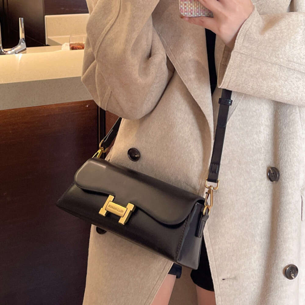 New Arrival Mini Flap Crossbody Bag, Women's Oil Wax Leather Handbag with Detachable Chain Strap, Fits Phone & Daily Essentials
