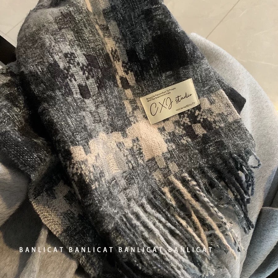 Luxury Brand Designer Womens Winter Plaid Scarf Thick Warm Tassel Long Shawl Couple Scarves Cozy Soft Stylish Fashion Cold Weather Neck Warmer Wrap St