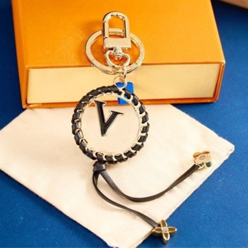 Fashion luxury Key Buckle Car Keychain Handmade Leather Keychains Men Women Bag Pendant Accessories